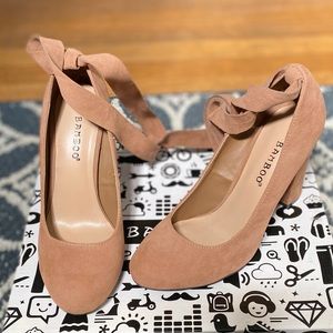 Never worn, excellent condition, Bamboo AMUSE-08S, size six, 4 in heel, camel